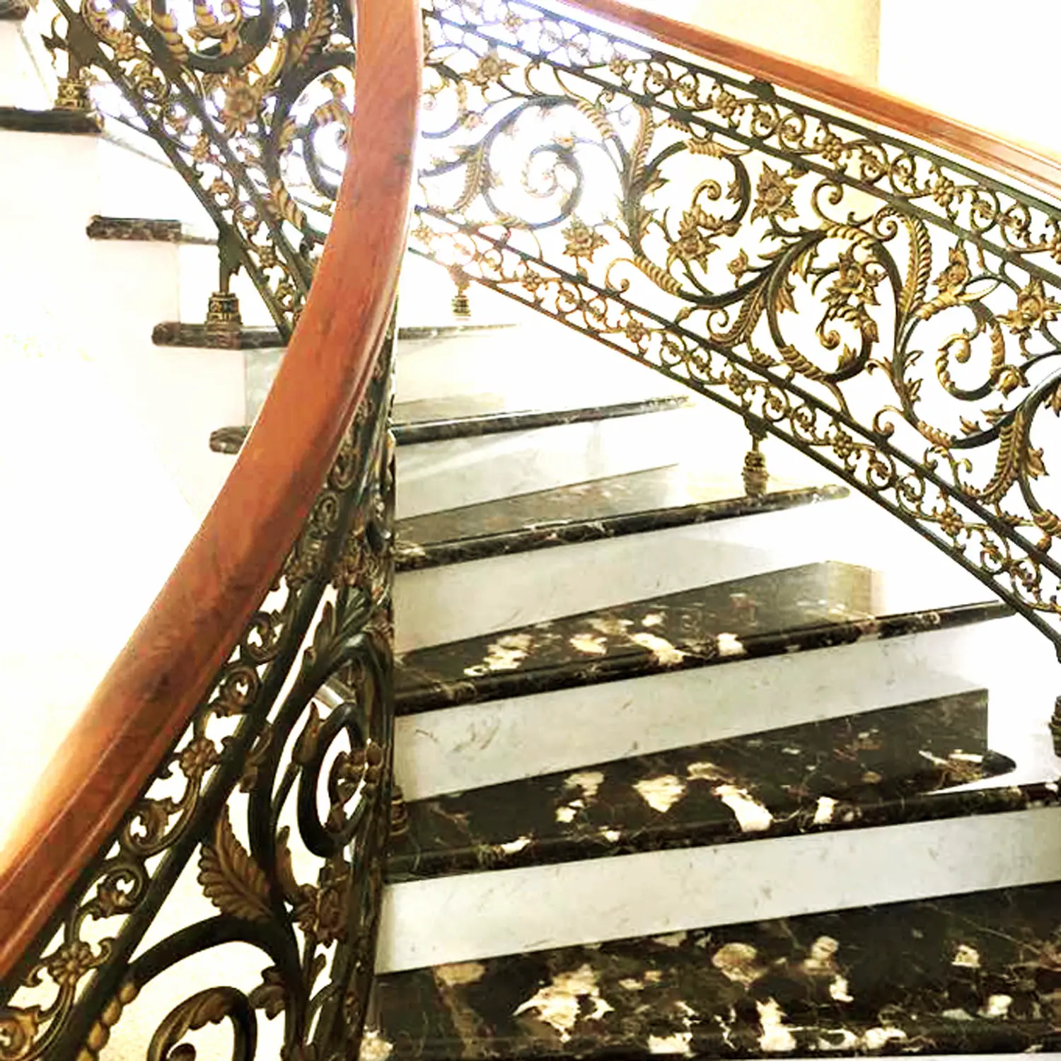 CẦU THANG NHÔM ĐÚC CT02HMVG